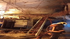 Beypazarı'ndaki tarihi çarşıda çıkan yangında iki dükkan zarar gördü 