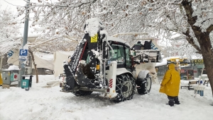 Beyşehir'de caminin ters şemsiyesi kar yükünü kaldıramadı