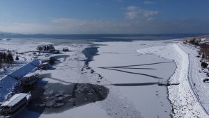 Beyşehir Gölü kıyıları kısmen buz tuttu
