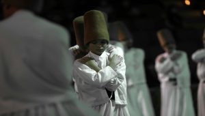 Çocuk yaşta Mevlana'nın yoluna girip sema yapıyorlar