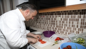 Çubuk Belediye Başkanı Demirbaş, öğrenci evini ziyaret etti