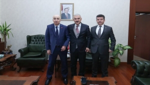 Cumhurbaşkanı Başdanışmanı Turgut Aslan, Eskişehir Valisi Erol Ayyıldız'ı ziyaret etti 