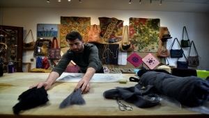 Dördüncü kuşak keçe ustası, sanatını eğitimle geniş kitlelere ulaştırmayı hedefliyor 