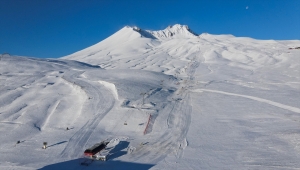 Erciyes'te kar kalınlığı 50 santimetreye ulaştı