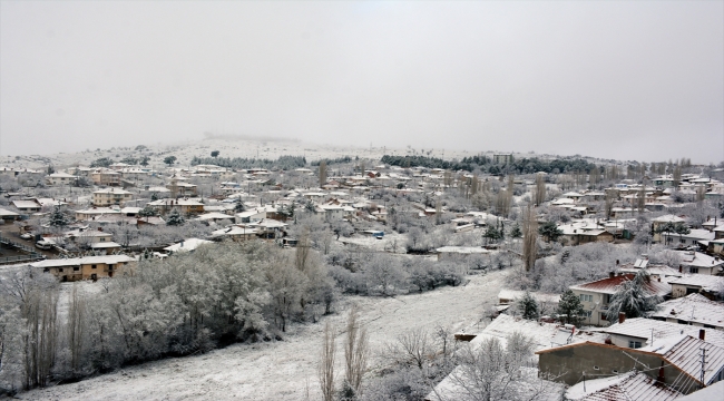 Eskişehir'de yılın ilk karı yağdı
