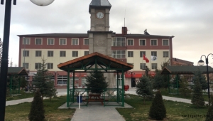 Felahiye'de milyonlar boşa nasıl harcandı? 400 Bine saat kulesi, 2 Milyona yapılan yer şimdi garaj!