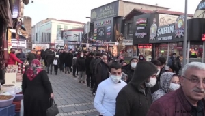 İç Anadolu'da cadde ve sokaklarda "yılbaşı" yoğunluğu 