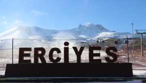 İç Anadolu'nun zirvesi Erciyes'te yapay karlama çalışmaları başladı