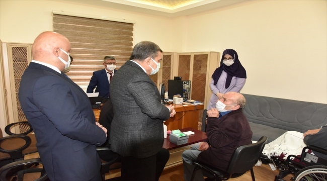 Karaman'da huzurevi sakinleri yeni kimlik kartlarına kavuşuyor