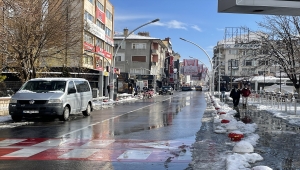 Karaman'da kar yağışı hayatı olumsuz etkiliyor