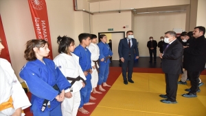 Karaman'da sporculara malzeme desteği