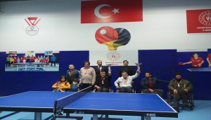 Kayseri'de engelliler masa tenisi turnuvasında mücadele etti