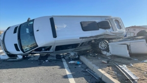 Kayseri'de minibüs ile otomobil çarpıştı: 7 yaralı