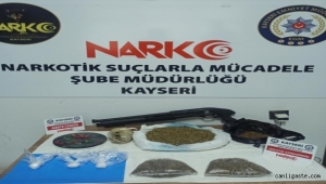 Kayseri'de uyuşturucu operasyonunda anne ve kızı yakalandı