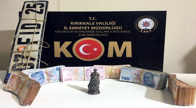Kırıkkale'de otomobilin torpidosunda tarihi eser ve 45 bin lira bulundu