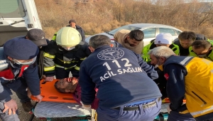 Kırıkkale'de şarampole devrilen kamyonetin sürücüsü yaralandı