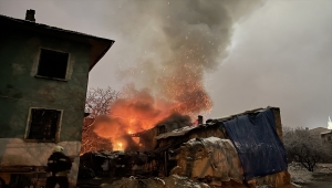Konya'da müstakil evde çıkan yangın itfaiye ekiplerince söndürüldü