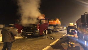Konya'da park halindeki tır yanarak kullanılmaz hale geldi