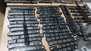 Niğde'de düzenlenen operasyonda çok sayıda silah ve kesici alet ele geçirildi