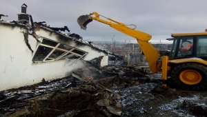 Pursaklar Belediyesi metruk yapıları yıkıyor