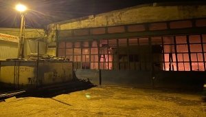 Sanayi sitesindeki yangın gece bekçilerinin ihbarıyla söndürüldü