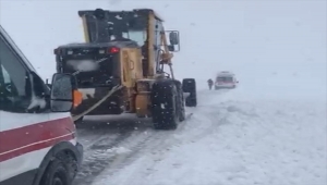 Sivas'ta karla mücadele ekipleri köylerdeki hastalar için seferber oldu