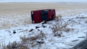 Sivas'ta trafik kazasında 5 öğretmen yaralandı 