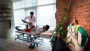 Sporcuları ayağa kaldıran "kök hücre" tedavisi diz hastalıklarında hızlı iyileşme sağlıyor