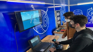 Suşehri'nde öğrenciler TÜGVA'nın seyyah icathane tırını gezdi 