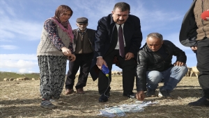 TÜDKİYEB Genel Başkanı Çelik fahiş fiyat artışlarına tepki için sahte dolar yaktı