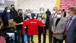 Yozgat'ta amatör spor kulüplerine eşofman desteği