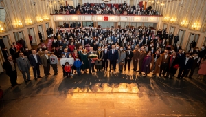 Adalet Bakanı Gül, hakim ve savcı adaylarıyla izlediği "Reis Bey" oyununu yorumladı: