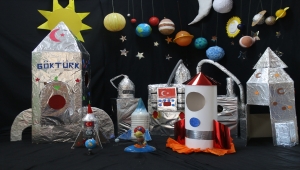 Aksaray'da anaokulu öğrencileri atık malzemelerle GÖKTÜRK uydusu maketini yaptı