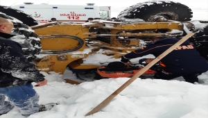 Aksaray'da devrilen iş makinesinde yaralanan işçiyi AFAD kurtardı