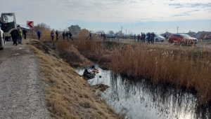 Aksaray'da sulama kanalına devrilen otomobilin sürücüsü öldü