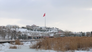 Ankara'da Mogan Gölü'nün yüzeyi dondu