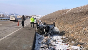 Beypazarı'nda devrilen otomobilin sürücüsü yaralandı