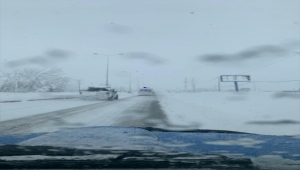 Bozkır'da yolda ailesiyle mahsur kalan bebeği jandarma ekipleri kurtardı