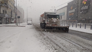 Büyükşehir Belediyesinin kar ve tipiyle mücadelesi sürüyor 