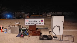 Çalıntı eşyaları internetten satmak isterken yakalandılar