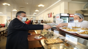 Çubuk Belediye Başkanı Demirbaş, üniversite öğrencileriyle kahvaltıda bir araya geldi 