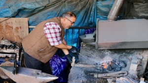 Dede yadigarı mesleğinde 40 yıldır demire şekil veriyor