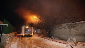 Eskişehir'de ağılda çıkan yangında 80 hayvan telef oldu