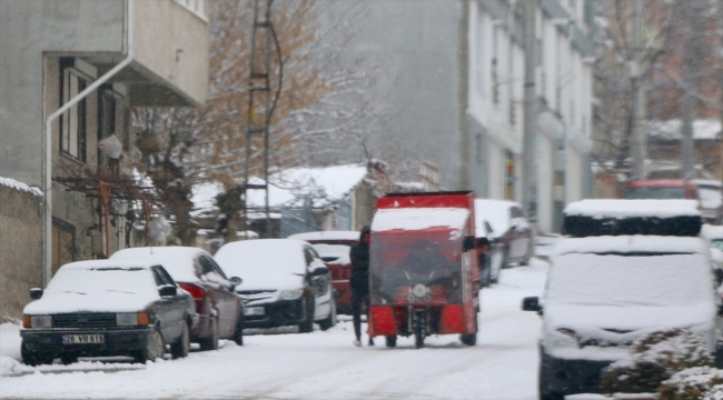 Eskişehir'de kar yağışı trafik kazalarına neden oldu