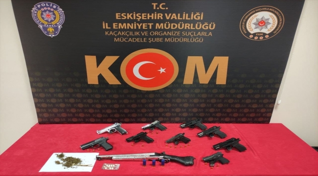 Eskişehir'de silah kaçakçılığı operasyonunda yakalanan 5 şüpheli tutuklandı