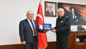 İl Jandarma Komutanı Çetinkaya'dan Rektör Ak'a ziyaret