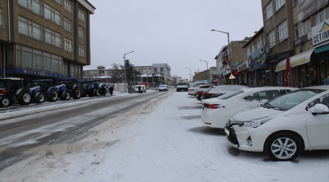 Karaman, Konya, Afyonkarahisar ve Aksaray'da kar etkili oluyor