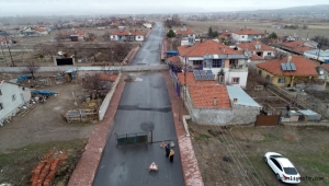 Kayseri'de arsasından geçen yolu duvarla kapatan kişi ikna edildi, yol açıldı