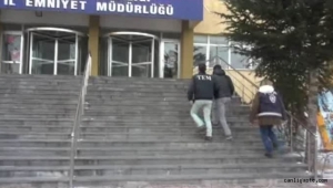 Kayseri'de FETÖ operasyonunda eski polis, astsubay, bankacı, öğretmen 8 kişi gözaltına alındı