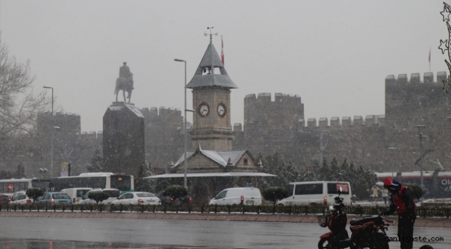 Kayseri'de kar nedeniyle okullar yarın tatil 
